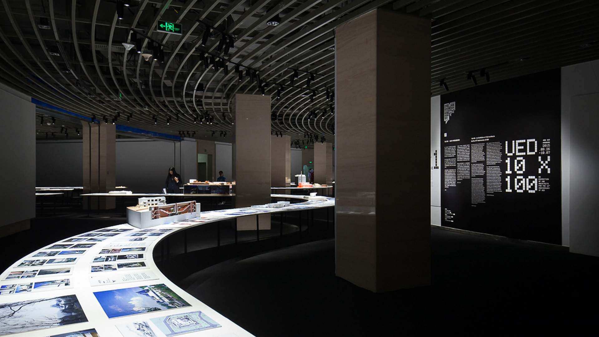 UED2015北京国际设计周展览：十年、十条媒体线索与一百名杰出的中国建筑师 / WAY Studio