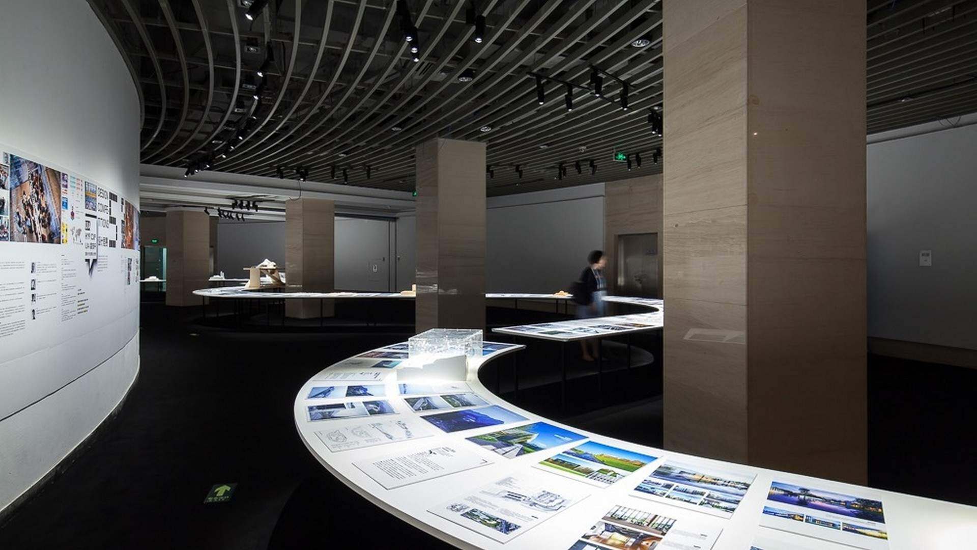 UED2015北京国际设计周展览：十年、十条媒体线索与一百名杰出的中国建筑师 / WAY Studio