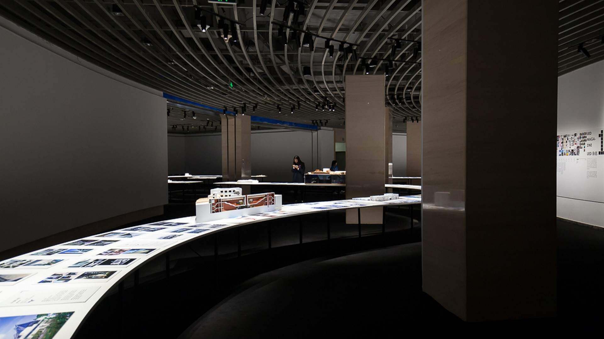 UED2015北京国际设计周展览：十年、十条媒体线索与一百名杰出的中国建筑师 / WAY Studio