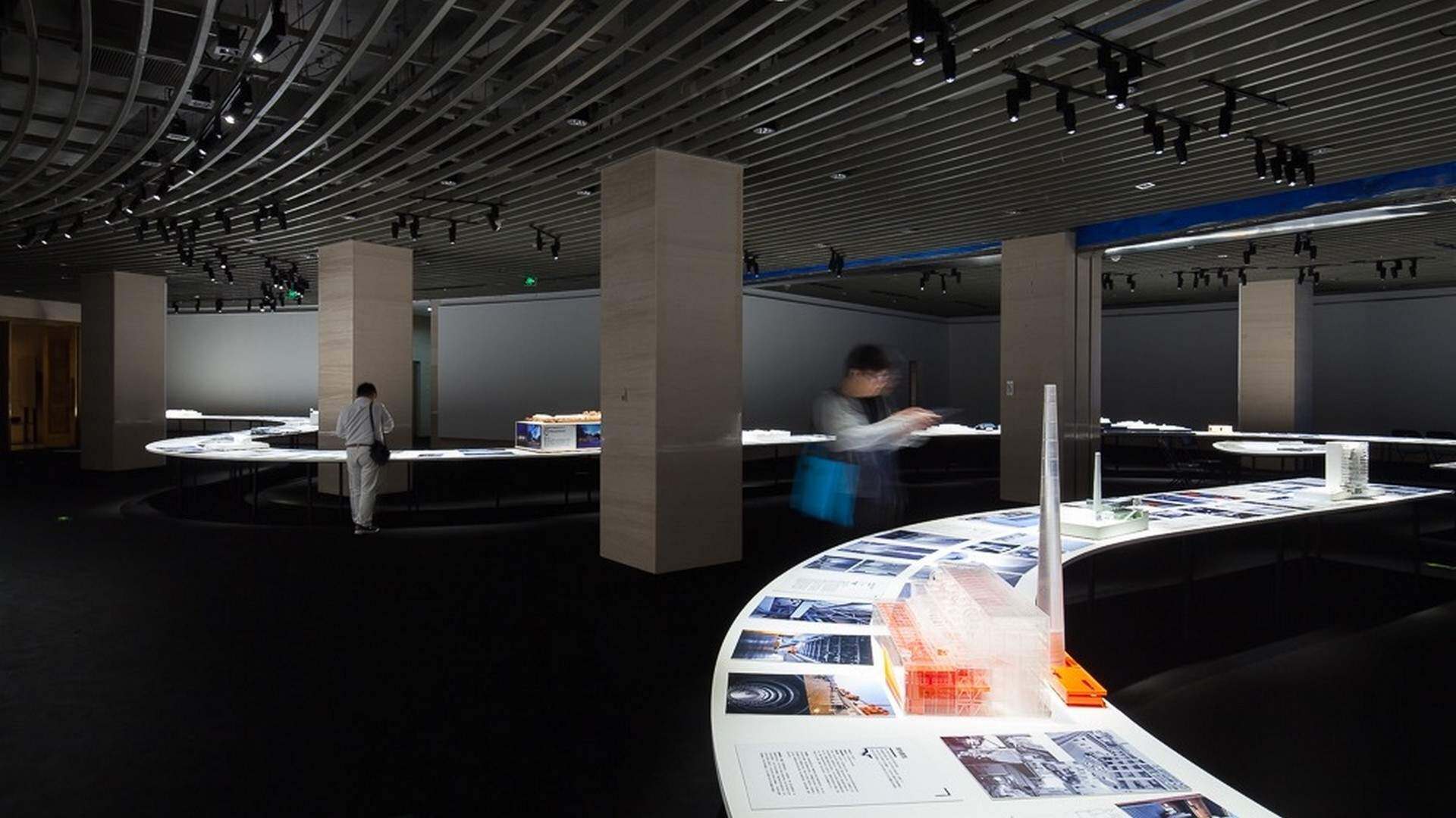 UED2015北京国际设计周展览：十年、十条媒体线索与一百名杰出的中国建筑师 / WAY Studio