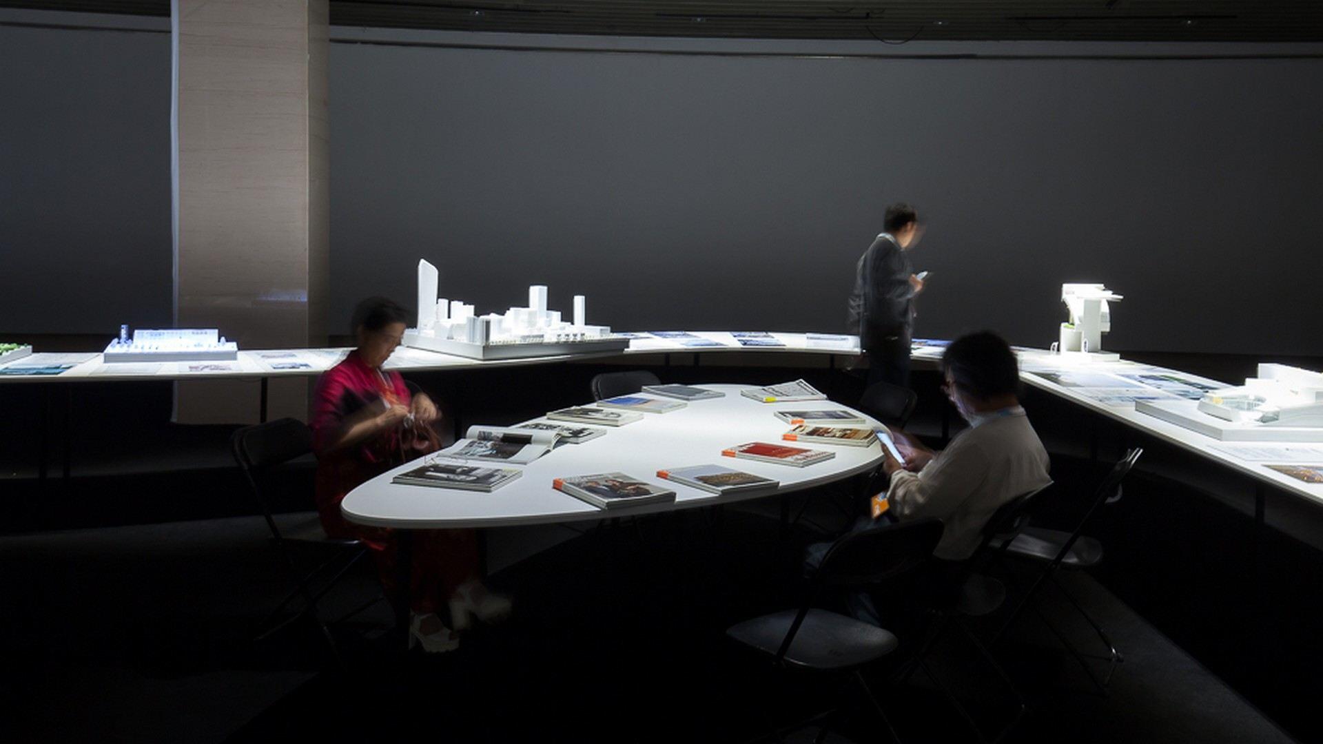 UED2015北京国际设计周展览：十年、十条媒体线索与一百名杰出的中国建筑师 / WAY Studio
