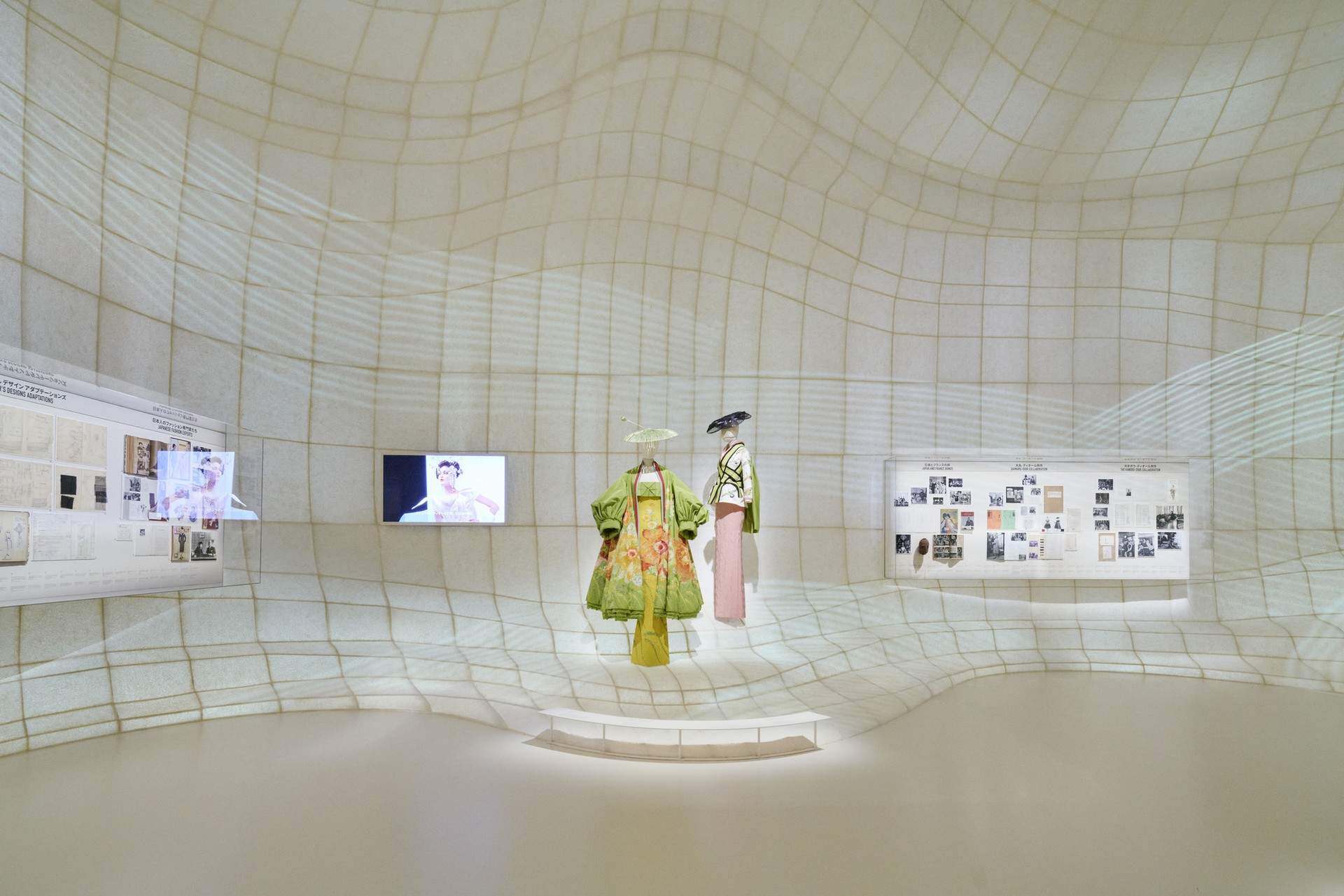 “克里斯蒂安·迪奥：梦之设计师”展览 / OMA