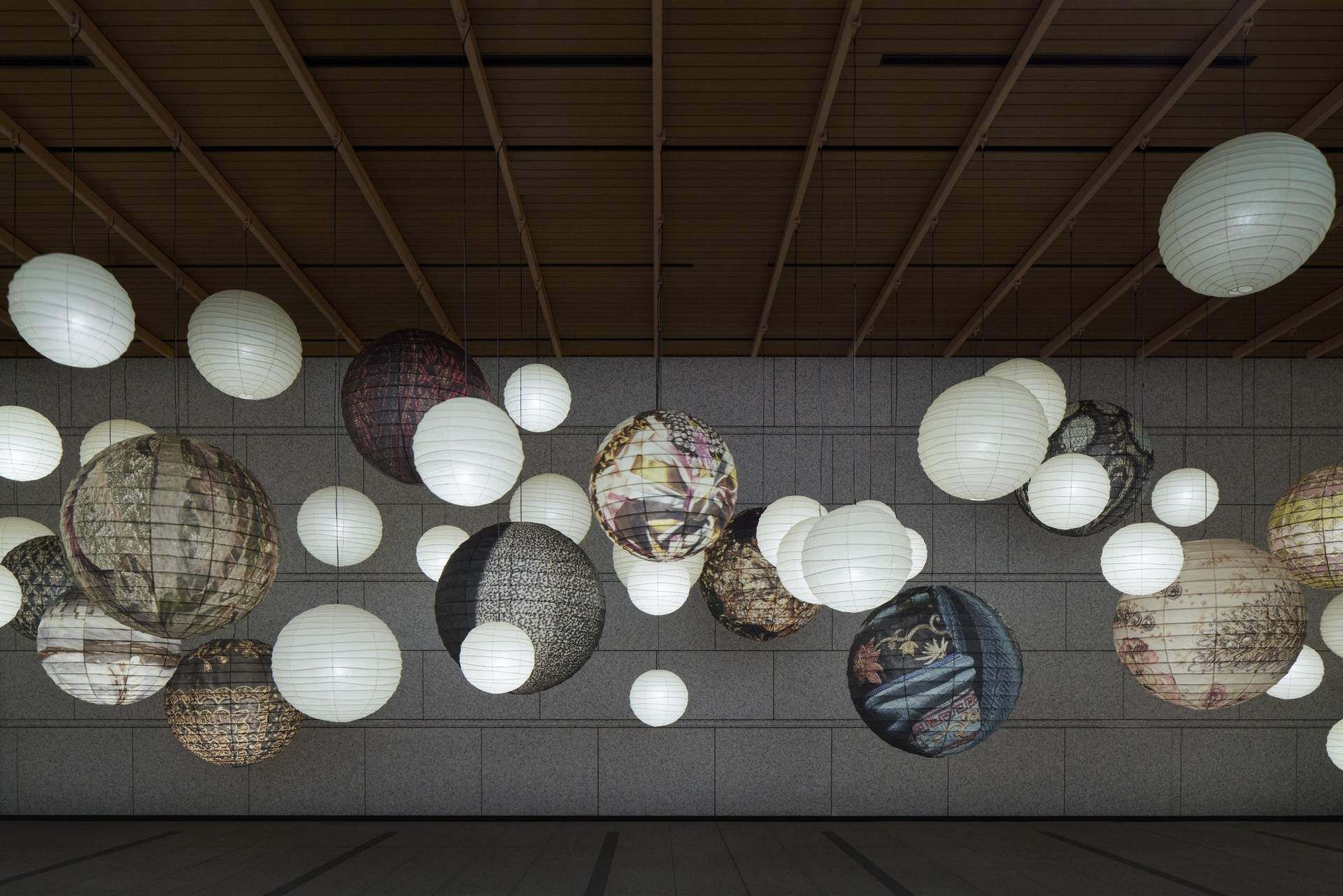 “克里斯蒂安·迪奥：梦之设计师”展览 / OMA