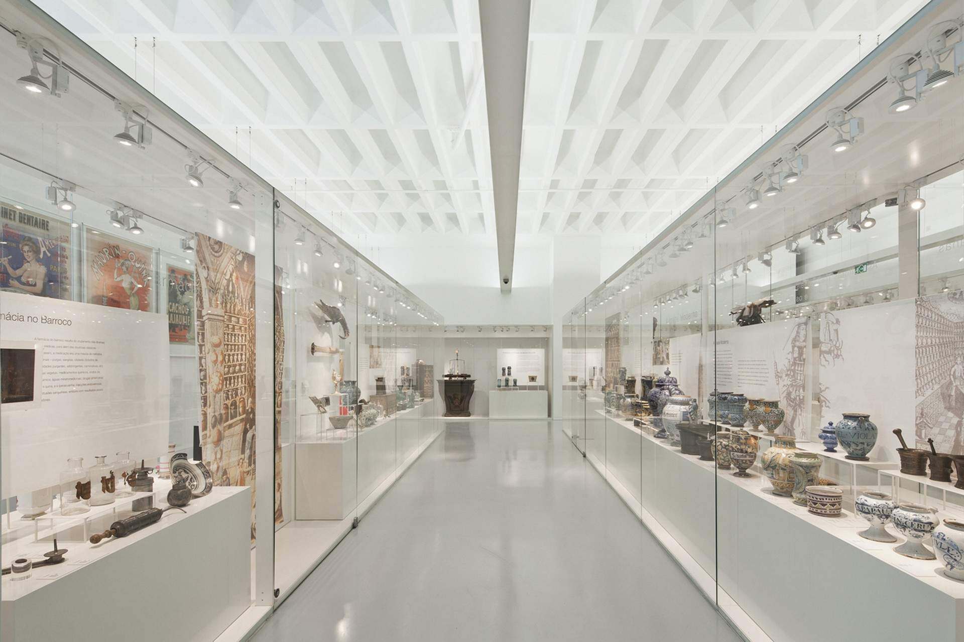 葡萄牙波尔图药学博物馆 / P 06 studio, Site Specific Arquitectura