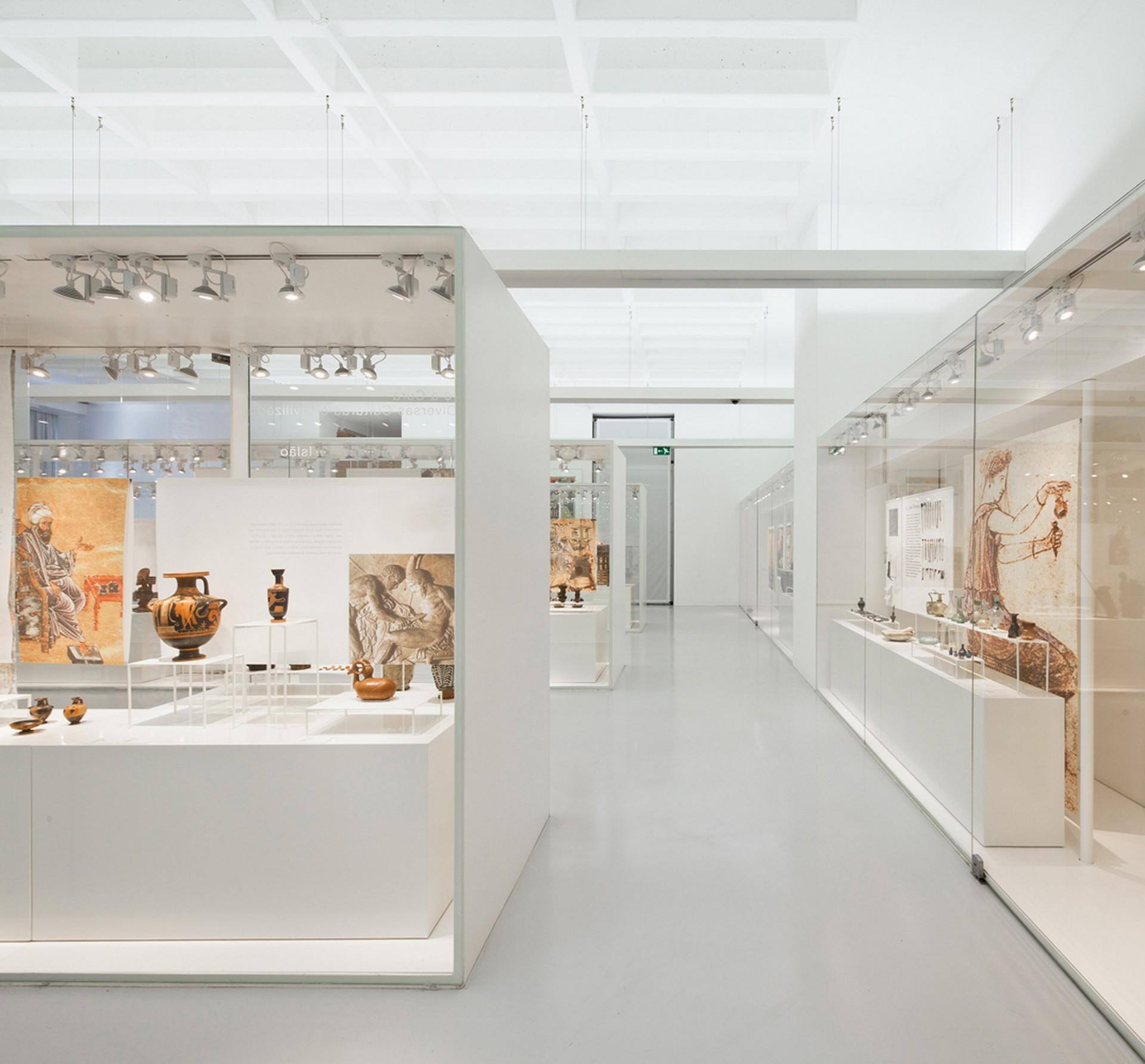 葡萄牙波尔图药学博物馆 / P 06 studio, Site Specific Arquitectura
