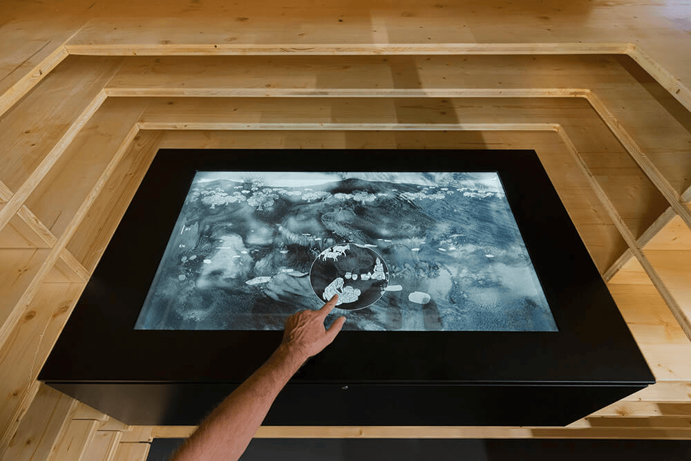 葡萄牙 莫拉巨石博物馆——以1:1实景模型作为展览结构​​ / P 06 studio
